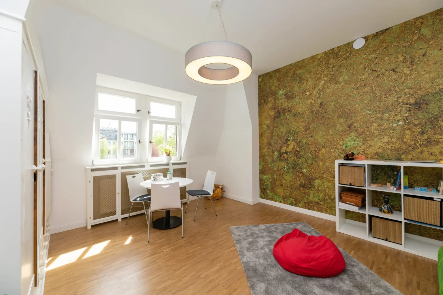 Therapieraum mit goldener Wand